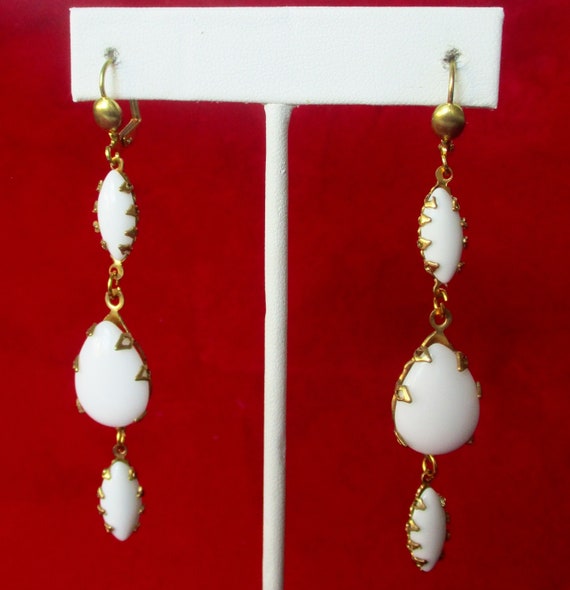 Pair of Vintage 3 1/4-Inch White Milk Glass Earri… - image 1