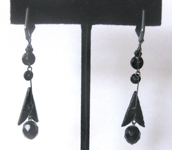 Pair of Victorian Black Vauxhall Glass Earrings - image 4