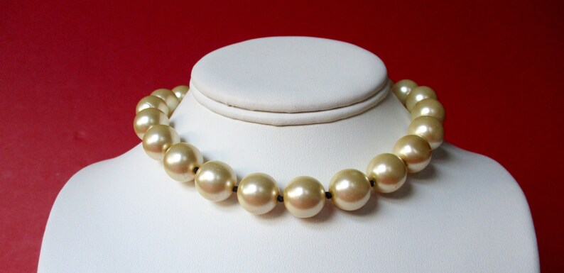 Vintage 18 mm Cream-Colored Glass Pearl ChokerNecklace With Black Ribbon Tie
