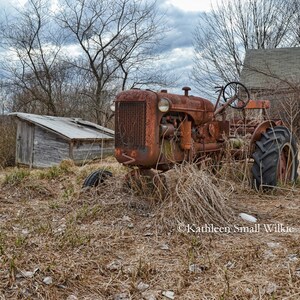 Alter Traktor,alter Bauernhof Traktor,Geschenk, Geschenkidee,Bauernhof Fahrzeug,Fahrzeugfotografie,Etsy Fund,Wandkunst,alte Klassiker,Garagenkunst,Wohnkultur,für Ihn