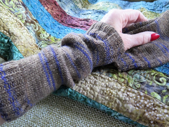 fingerless thumbless gloves