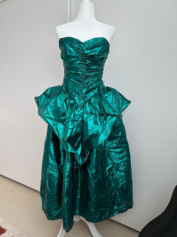 emerald green peplum dress Lata Embroidered Belted Peplum Gown-EMERA-8