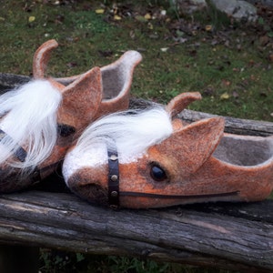 Felted slippers-woolen slippers-warm slippers-horses slippers-3D horses slippers-horses clogs-warm shoes-golden horses slippers-felt shoes image 2