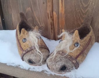 Filttofflor gulaktiga hästar-ulltofflor-varma tofflor--hästtofflor-ullträskor'filtträskor-hästträskor-varma skor--