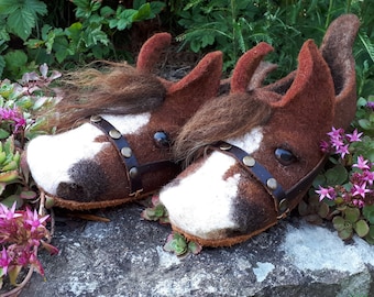 Felted slippers-woolen slippers-warm slippers-horses slippers-3D horses slippers-horses clogs-warm shoes-reddish horses slippers-felt shoes