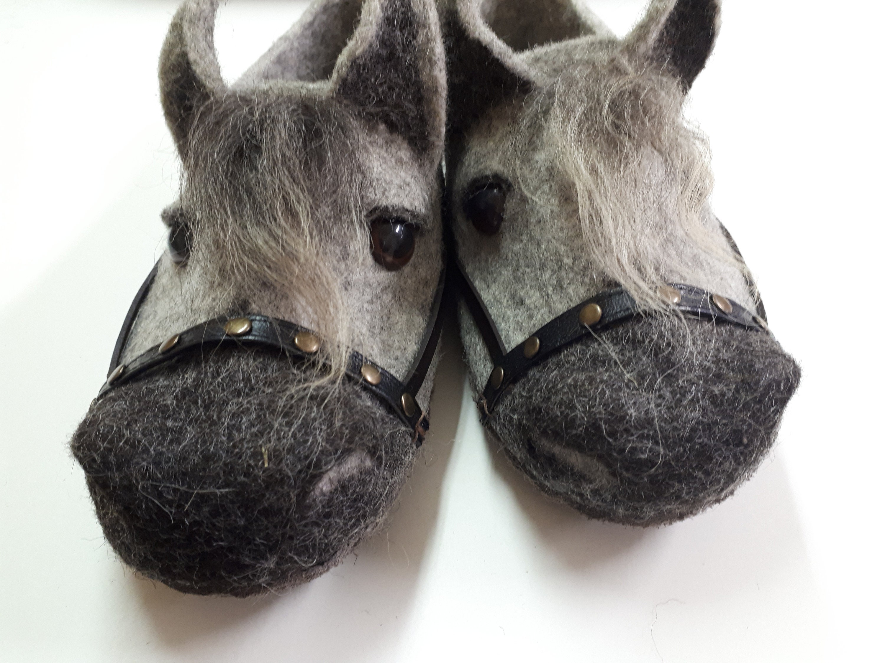 Felted slippers-men slippers-horses slippers-horserider slippers-horses clogs-warm shoes-gray horses slippers-slippers for men Shoes Mens Shoes Slippers 