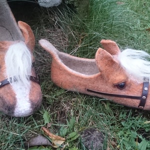 Felted slippers-woolen slippers-warm slippers-horses slippers-3D horses slippers-horses clogs-warm shoes-golden horses slippers-felt shoes image 1