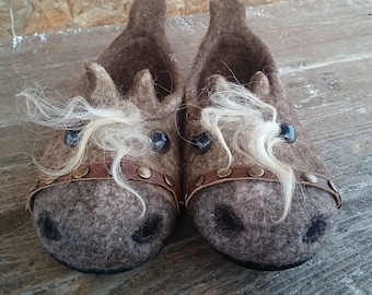 Horses slippers -woolen slippers-warm slippers-felted slippers-woolen clogs'felt clogs-horses clogs-warm shoes-