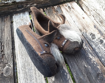 Felted slippers-woolen slippers-horses slippers-3D horses slippers-horses clogs-warm shoes-brown horses slippers-slippers for men