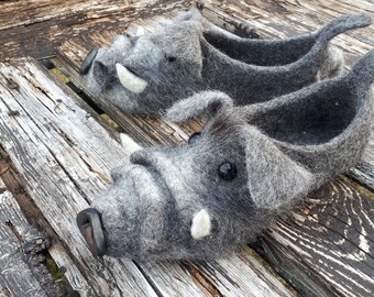Gefilzte Wollhausschuhe: Wildschwein Clogs, Jäger Geschenk