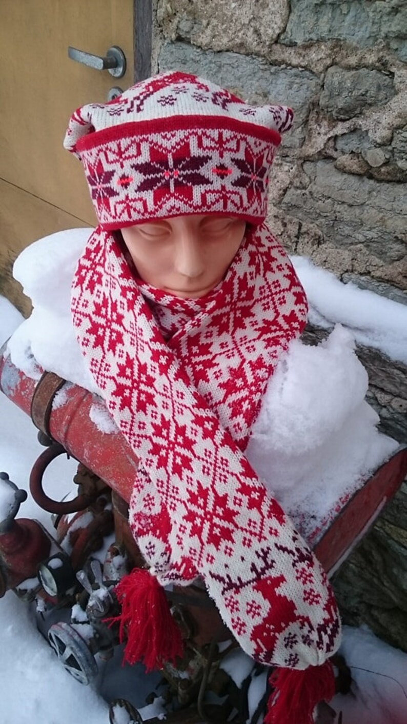 шапка вязаная. шапка с норвежским узором. наборы шапка шарф олени. скандинавская шапка шарф. шапка со скандинавским узором.