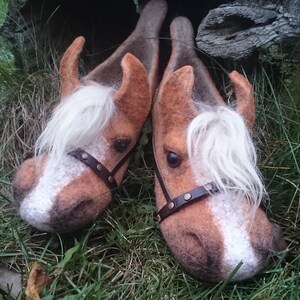 Felted slippers-woolen slippers-warm slippers-horses slippers-3D horses slippers-horses clogs-warm shoes-golden horses slippers-felt shoes image 3