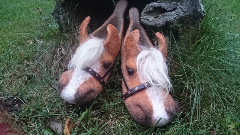 Felted slippers-woolen slippers-warm slippers-horses slippers-3D horses slippers-horses clogs-warm shoes-golden horses slippers-felt shoes image 3