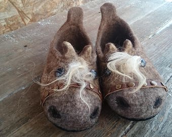 Horses slippers -woolen slippers-warm slippers-felted slippers-woolen clogs'felt clogs-horses clogs-warm shoes-autumn comfortable slippers-
