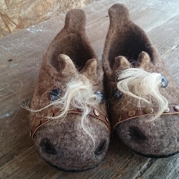 Horses slippers -woolen slippers-warm slippers-felted slippers-woolen clogs'felt clogs-horses clogs-warm shoes-autumn comfortable slippers-