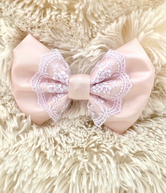 Pretty light pink and white lace hair bow. Chic flower girl wedding accesory for girls, Satin elegant hair bow accesory by stefanelbeadwork