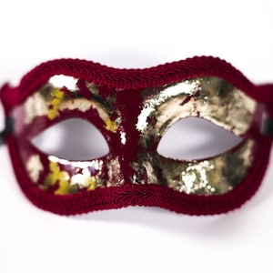Burgundy and gold masquerade mask, fit for masquerade new years party and phantom masquerade masks.