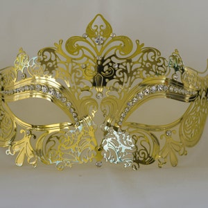 Masque de mascarade doré découpé au laser pour les bals masqués, les bals masqués du nouvel an et les bals