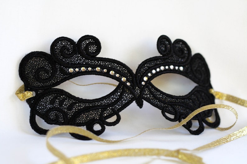 lace mardi gras mask