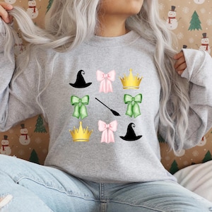 Groene strik, roze strik, kroon en heksenhoedje op T-shirt transfer.
