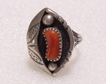 Vintage ALICE BENALLY Sterling Ring ~ Free Form Coral Stone ~ Hallmarked ~ Size 8.5 ~ 4.7 Grams