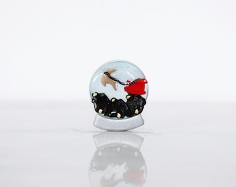 Snow Globe Pin: Christmas Night - Santas Sleigh Lapel Pin
