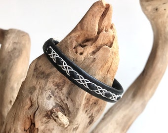 Lapland unisex Nordic leather bracelet. Sami inspired male accessory.