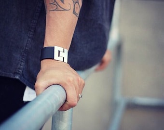 Leather cuff. Wide plain earthy coloured reindeer bracelet cuff with magnetic clasp. Unisex leather accessory.