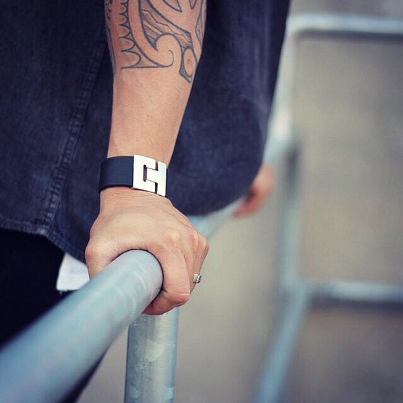 Leather cuff. Wide plain earthy coloured reindeer bracelet cuff with magnetic clasp. Unisex leather accessory.