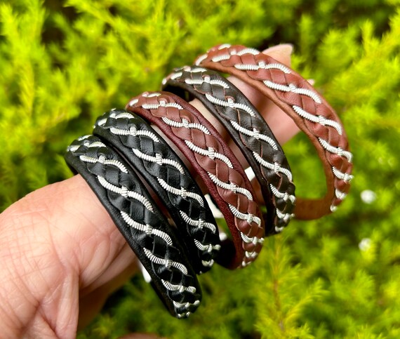 Reindeer leather bracelets with a wider single flat pewter. Unisex handmade braided bracelets. Male Nordic accessories.