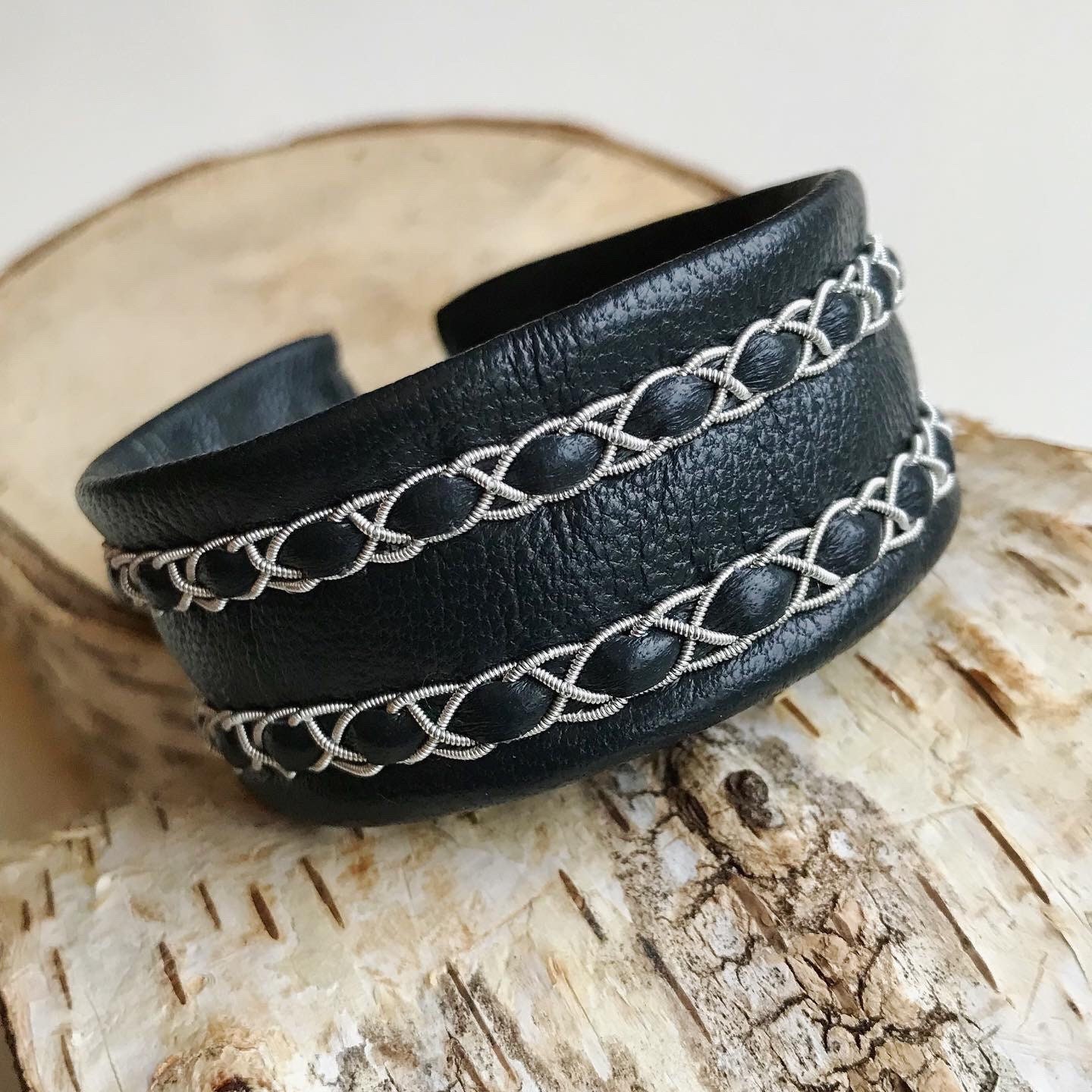 Carved bracelets made of mirror leather for men / SILVER