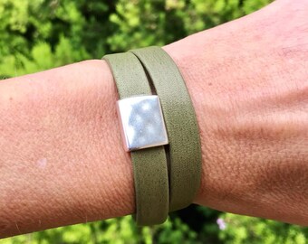 Double wrap around reindeer leather bracelet with a magnetic clasp and a rectangular hammered silver slider.