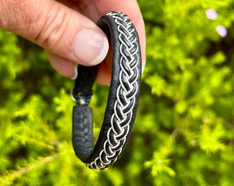 Traditional Sami men’s reindeer leather bracelet with pewter, silver and leather braid. Unisex bracelet.
