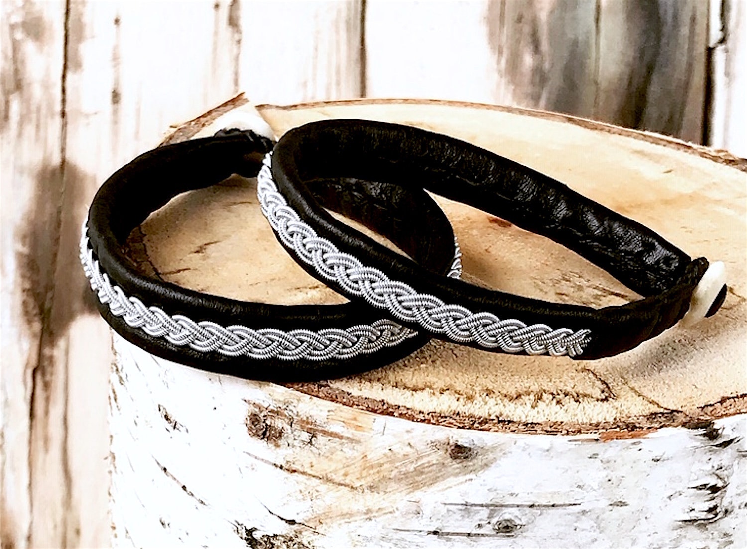 Bracelet traditionnel sami tresse en cuir de renne et etain. Cet accessoire en cuir unisexe comprend UN seul bracelet par prix. Etsy France