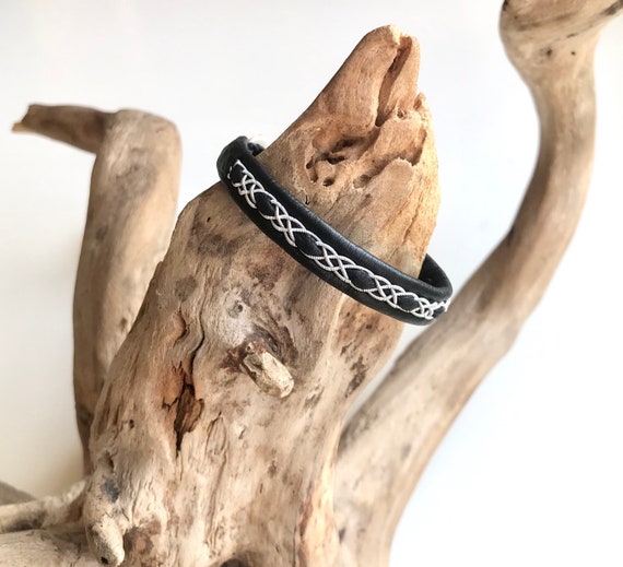 Lapland unisex Sami leather bracelet. Handmade men’s and women’s leather accessories, made to order.