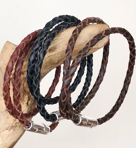 Kangaroo leather braided in a SINGLE bracelet, with a nickel free magnetic clasp.