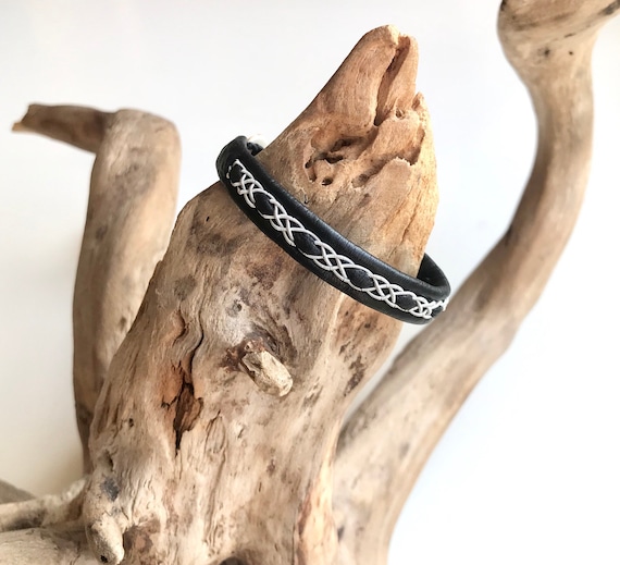 Lapland unisex Nordic leather bracelet. Sami inspired male accessory.