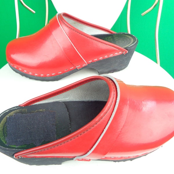 Womens Girl Accessorie Sweden Clogs Pantoletten Schuhe Größe 6, Rot Schwarz Slides Slip Ons 1960er Jahre 70er Jahre Vintage Retro Hippie Kirsche Lackleder Gummi