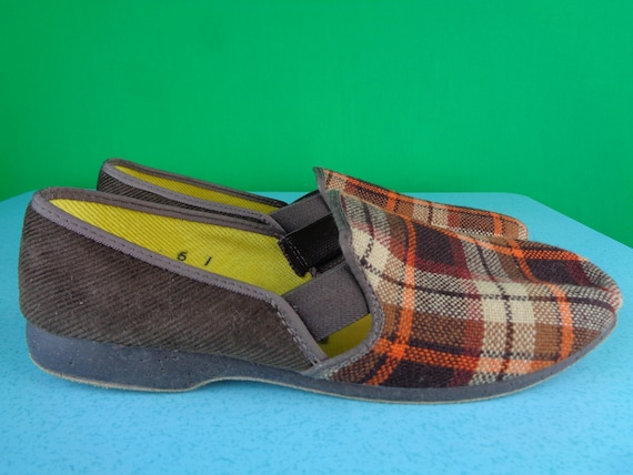 Vintage Retro House Bedroom Slippers Flats Shoes Footwear 60s 70s Mid Century Loungewear CA US Size 6 Plaid Tartan Brown Orange Boudoir Gift