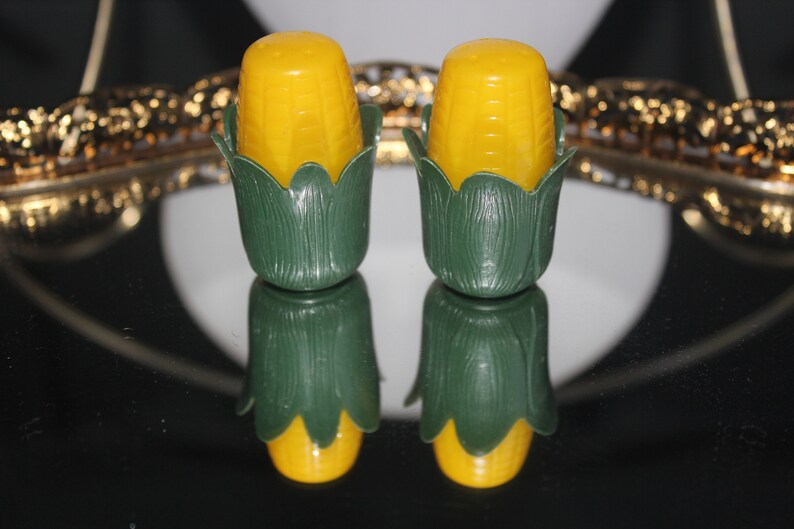 UNIQUE 1950s 60s Green Yellow Plastic Corn Salt N Pepper Shakers Collectable Collectors Home Living Kitchen Decor Vintage Retro Novelty