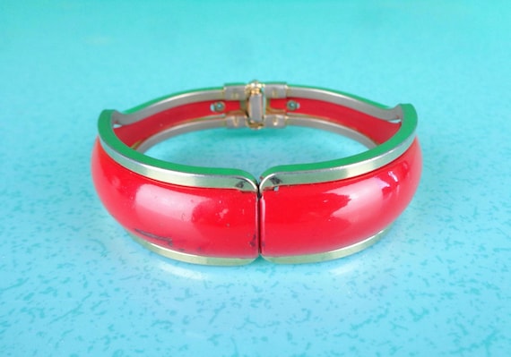 Vintage Retro MCM Red Enamel Gold-Tone Clamp Cuff Bracelet Jewelry Bangle 1950s 60s Mid Century Space Age Atomic Wedding Party Evening Gift