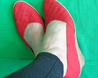 Vintage Retro Womens Girl Accessorie Wedge Slides Shoes Lipstick Red Beige Tan Pumps 1970s 1980s Size 7 1/2 Euro 38 UK 5 1/2 Nautical Canvas