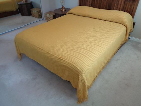 Vintage Retro Solid Yellow Chenille Bedding Spread Blanket Cover Quilt Comforter 1960s 1970s Mid Century Home Living Everyone Gift Canada