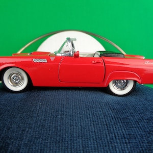 Vintage Retro 1955 Die-cast Ford Thunderbird Model Toy Car Red Sedan Convertible Mid Century Style Party Gift Collect Keepsake Memorabilia