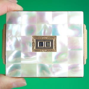 Vintage Retro ASME Monogram Initial IM Powder Compact Mirror 1940s 1950s Cosmetic Makeup Skincare Mother Pearl Keepsake Memento Wedding Gift
