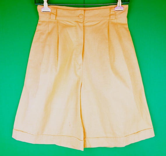 Vintage Retro Clothing Apparel Bermuda Pleat Short Pants 1980s 90s S Yellow Cotton Linen Golfer Tennis Coastal Campus Casual Sport-wear Gift