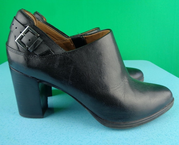 Clarks Artisan Black Leather Zip Ankle Booties Pumps Shoes Footwear CA US 7 Wedding Party Evening Formal Casual Gift