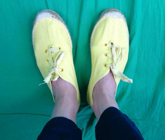 Vintage Retro Espadrille Flats Tie Boat Shoes Footwear 1960s 1970s Canvas Straw Yellow Beige Size 7 CAN US Wedding Party Beach Costal Gift