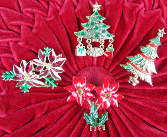 Vintage Retro Christmas Holiday Brooch Pin Jewelry Tree Poinsettia Evening Party Formal Gift Collectible Keepsakes Mementos Accessorize Set