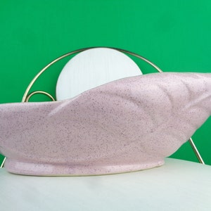 Centrotavola vintage retrò MCM XL U.S.A. in ceramica rosa, anni &#39;50 e &#39;60, arte di metà secolo, pezzo da collezione, decorazione per la casa, regalo.